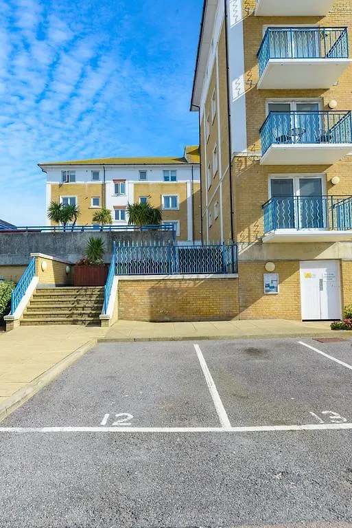 Seaview 2 Bedroom Apartment Brighton Marina