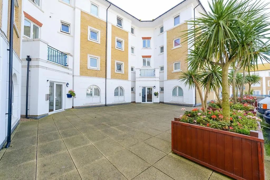 Seaview 2 Bedroom Apartment Brighton Marina