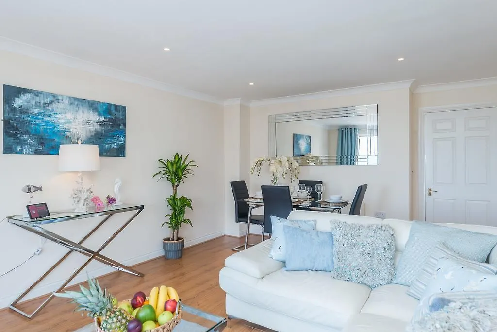 Seaview 2 Bedroom Apartment Brighton Marina
