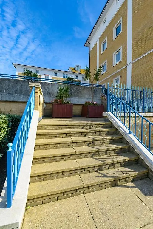 Seaview 2 Bedroom Apartment Brighton Marina