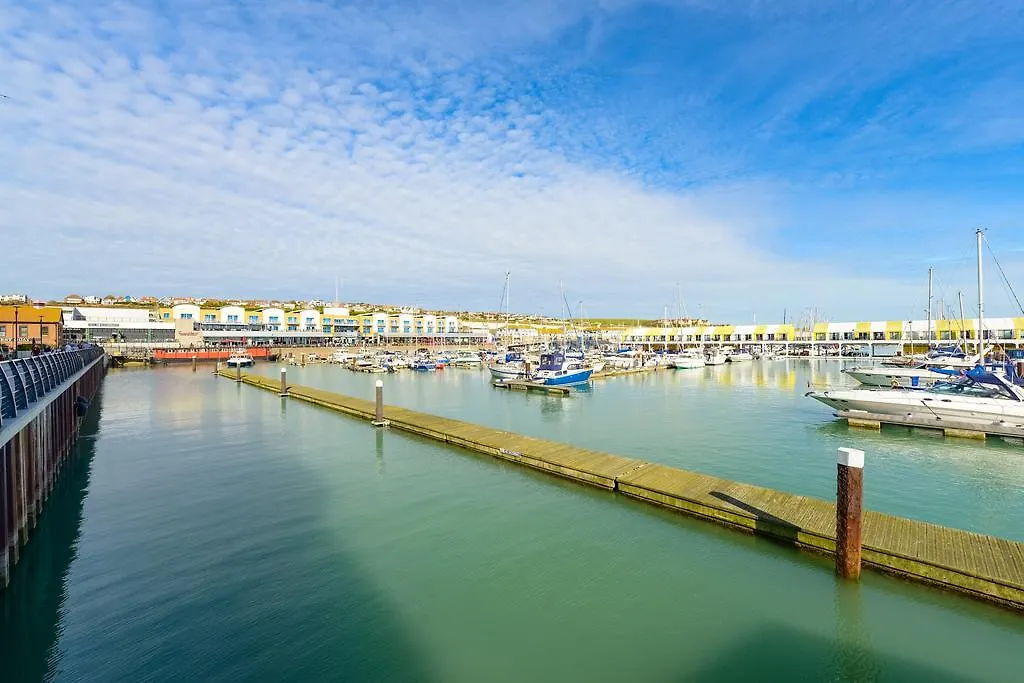 Seaview 2 Bedroom Apartment Brighton Marina