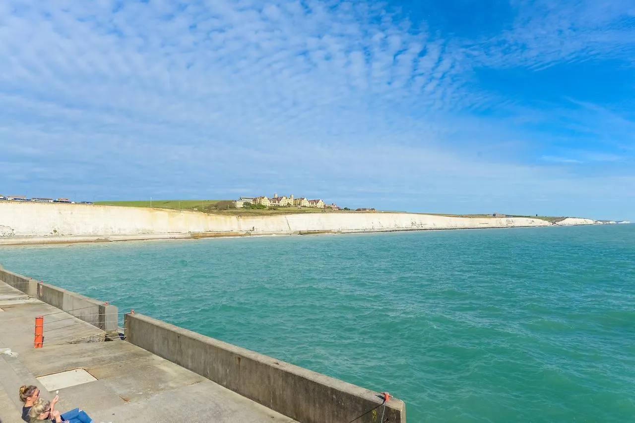 Seaview 2 Bedroom Apartment Brighton Marina