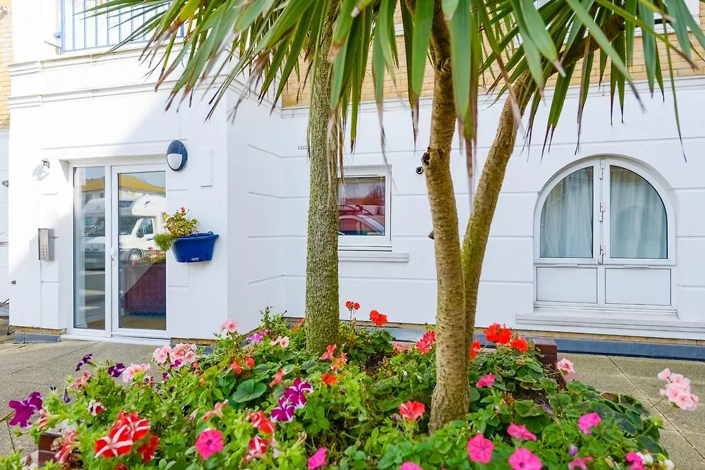 Seaview 2 Bedroom Apartment Brighton Marina