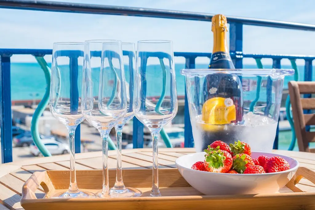 Seaview 2 Bedroom Apartment Brighton Marina
