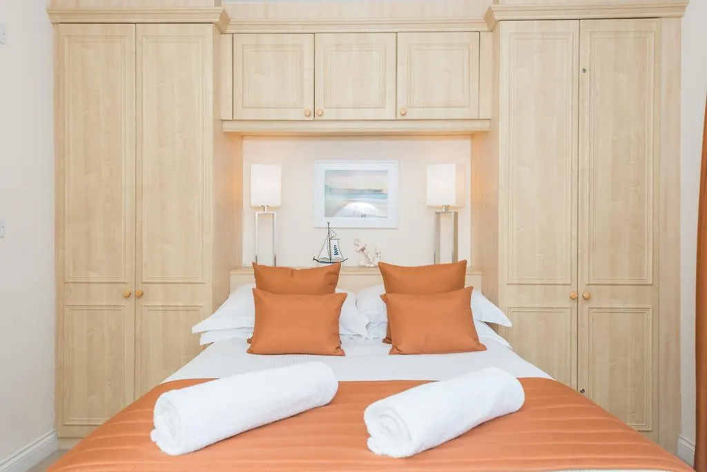 Seaview 2 Bedroom Apartment Brighton Marina